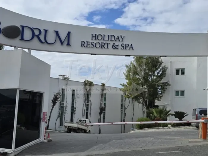 Bodrum İçmeler otel girişi kollu bariyer – TekyöN