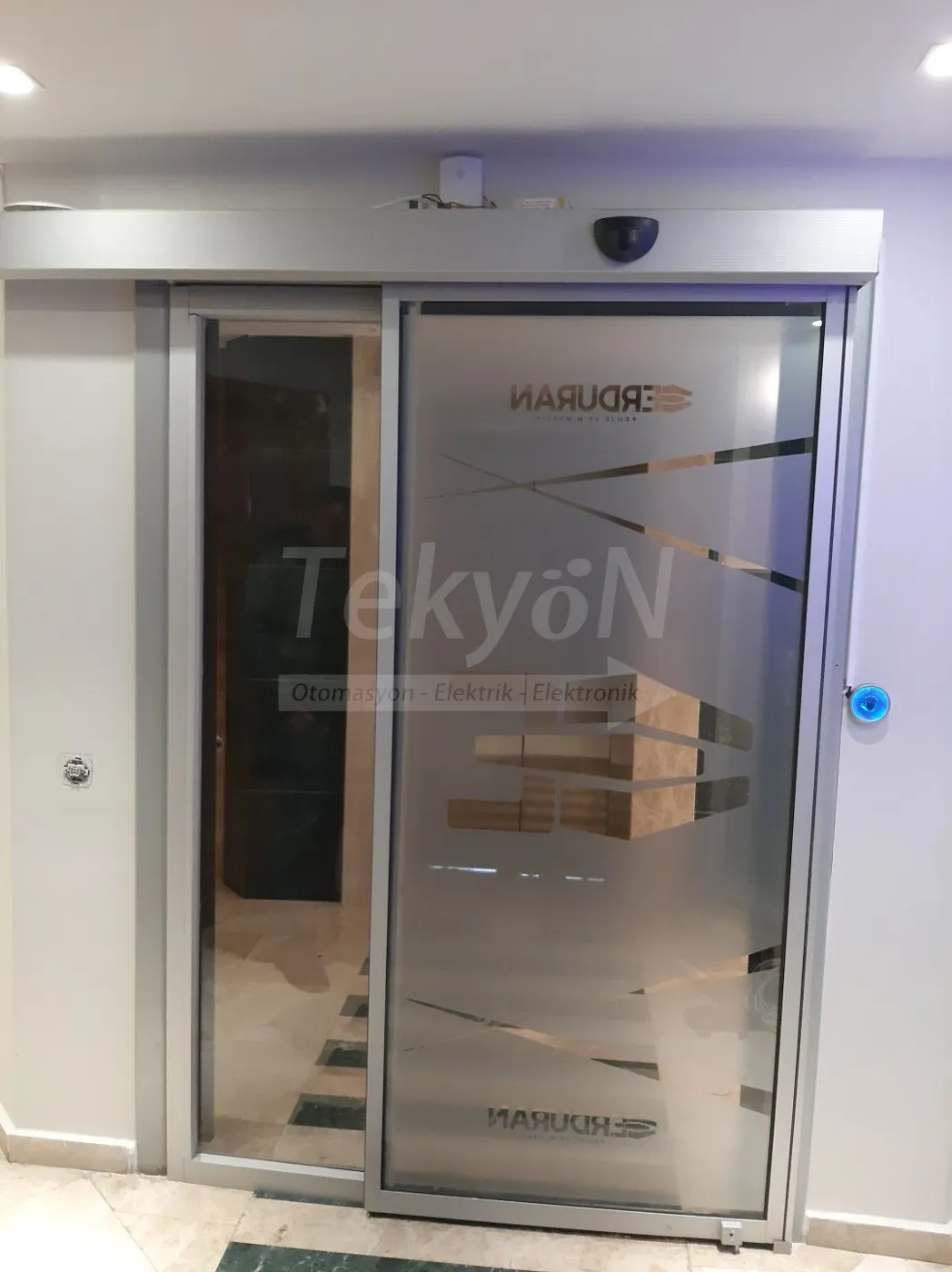 Buzlu cam desenli fotoselli kapı – TekyöN Otomasyon, Bodrum